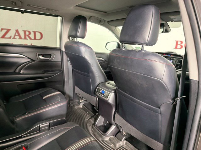Used 2019 Toyota Highlander SE FWD image 35
