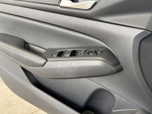 Used 2025 Nissan Altima 2.5 SV FWD image 18