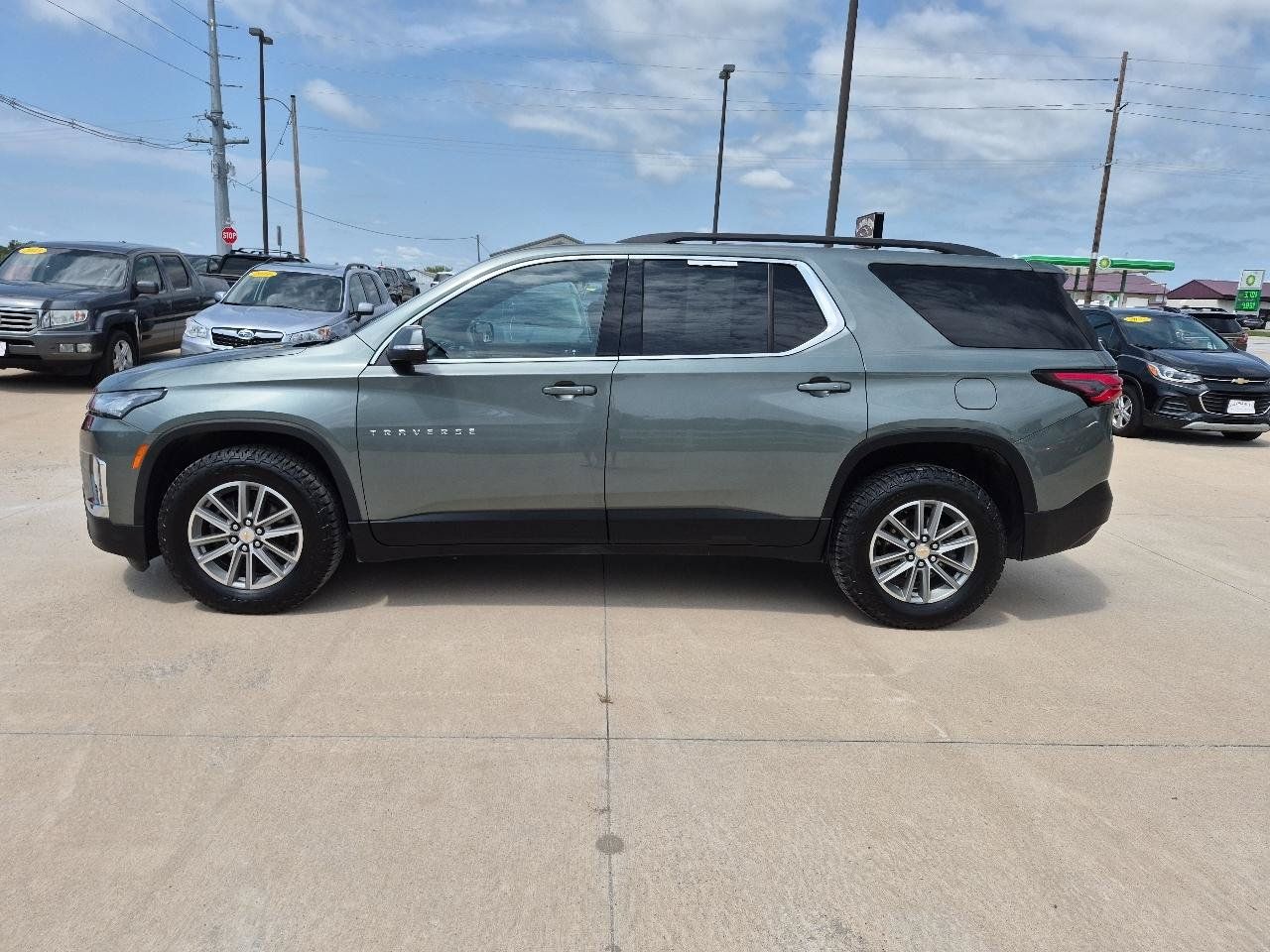 Used 2023 Chevrolet Traverse LT w/ LPO, Floor Liner Package AWD/4WD image 9