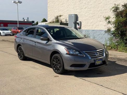 Used 2015 Nissan Sentra SV FWD image 1