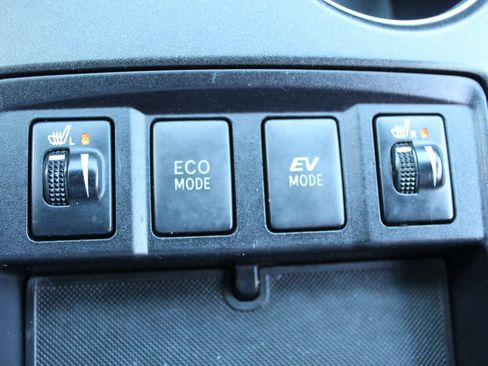Used 2015 Toyota Camry XLE w/ Moonroof Package FWD image 23