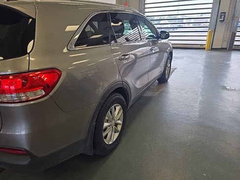 Used 2016 Kia Sorento LX AWD/4WD image 3
