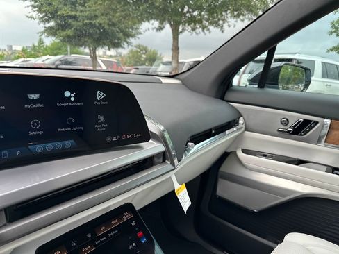New 2026 Cadillac Vistiq Luxury AWD/4WD image 23