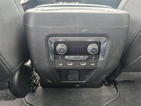 Used 2022 Chevrolet Suburban High Country image 27