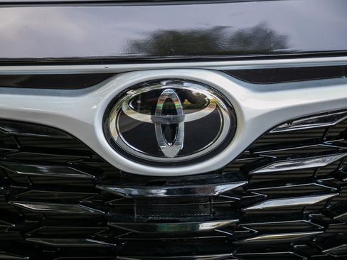 Used 2024 Toyota Highlander XLE image 15