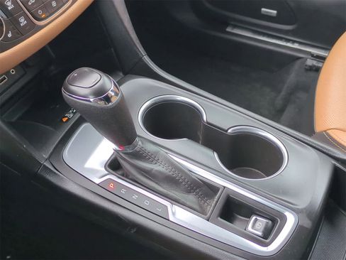 Used 2020 Chevrolet Equinox Premier image 33