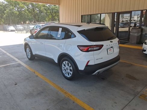 Used 2025 Ford Escape Active FWD image 8