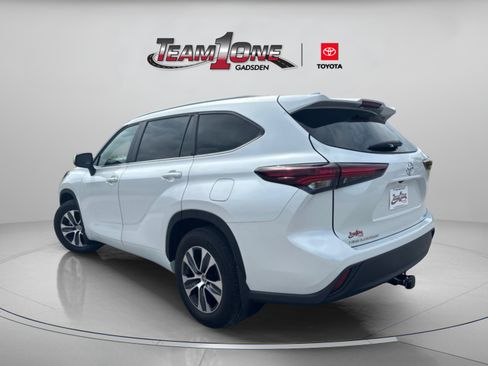 Used 2024 Toyota Highlander XLE FWD image 5