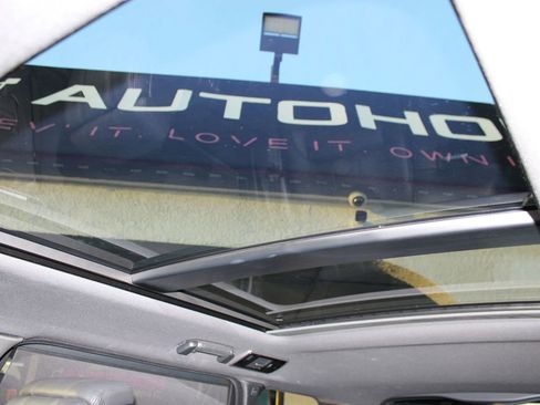 Used 2021 Land Rover Range Rover P525 Westminster Edition LWB image 44