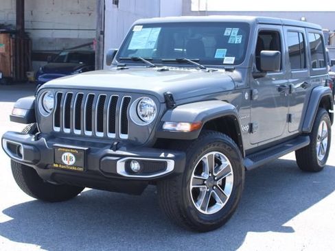 Used 2022 Jeep Wrangler Unlimited Sahara w/ Cold Weather Group AWD/4WD image 9