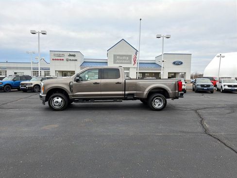 Used 2023 Ford F350 XLT image 3