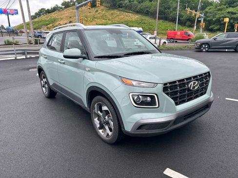 Used 2025 Hyundai Venue Limited FWD image 2