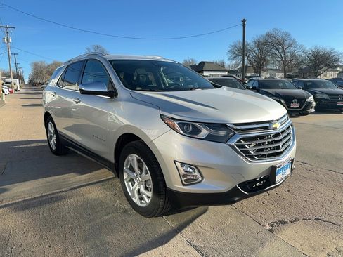 Used 2021 Chevrolet Equinox Premier AWD/4WD image 4