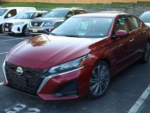 Certified 2025 Nissan Altima 2.5 SL FWD image 5