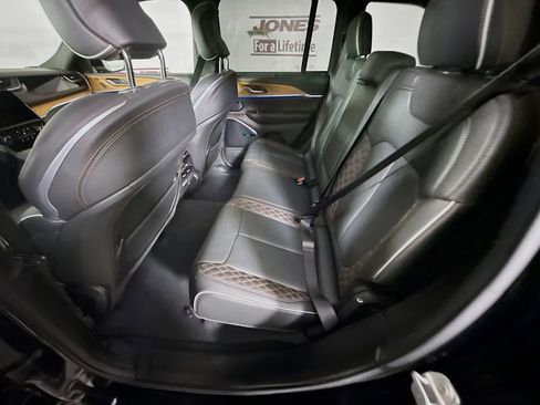 Used 2023 Jeep Grand Cherokee Summit AWD/4WD image 28