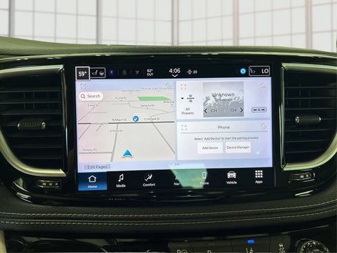 Used 2021 Chrysler Pacifica Limited w/ Uconnect Theater Family Group FWD image 13
