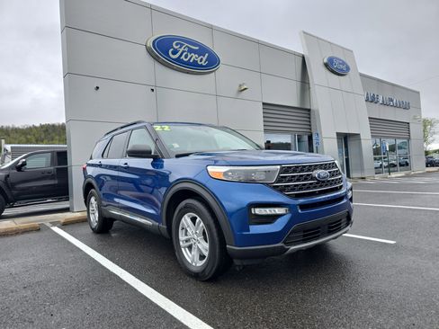 Used 2022 Ford Explorer XLT w/ Equipment Group 202A AWD/4WD image 1