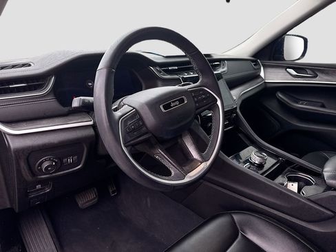 Used 2023 Jeep Grand Cherokee L Limited AWD/4WD image 11