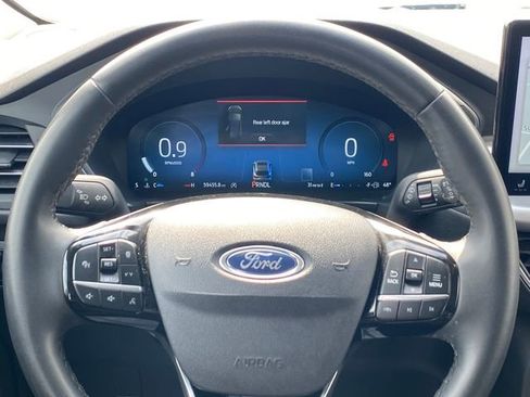 Used 2023 Ford Escape Platinum image 8
