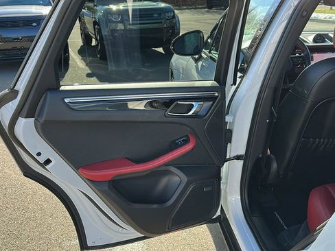 Used 2024 Porsche Macan Turbo image 22