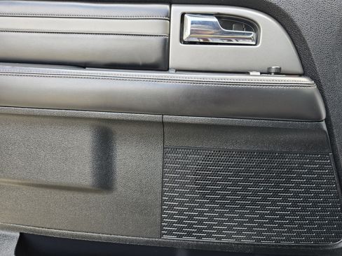 Used 2015 Ford Expedition Platinum image 17