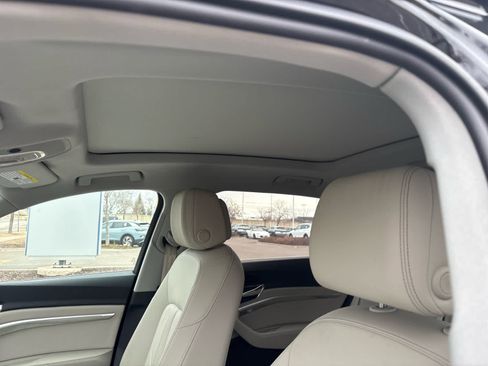 Used 2024 Audi Q8 e-tron Premium Plus image 9