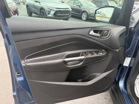 Used 2018 Ford C-MAX Titanium FWD image 19