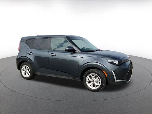 Used 2025 Kia Soul LX w/ LX Technology Package image 2
