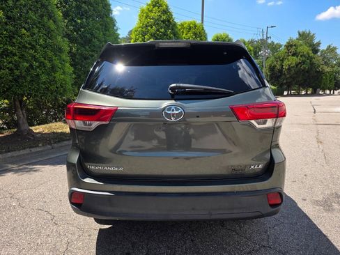 Used 2018 Toyota Highlander XLE FWD image 4