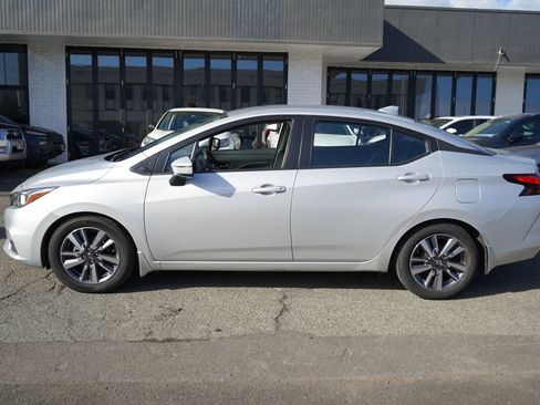 Used 2020 Nissan Versa SV FWD image 2