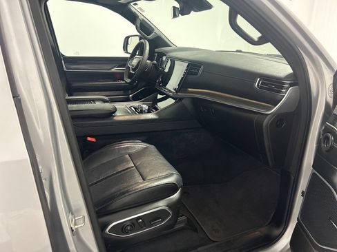 Used 2024 Jeep Wagoneer Series II w/ Flexible Seating Group AWD/4WD image 21