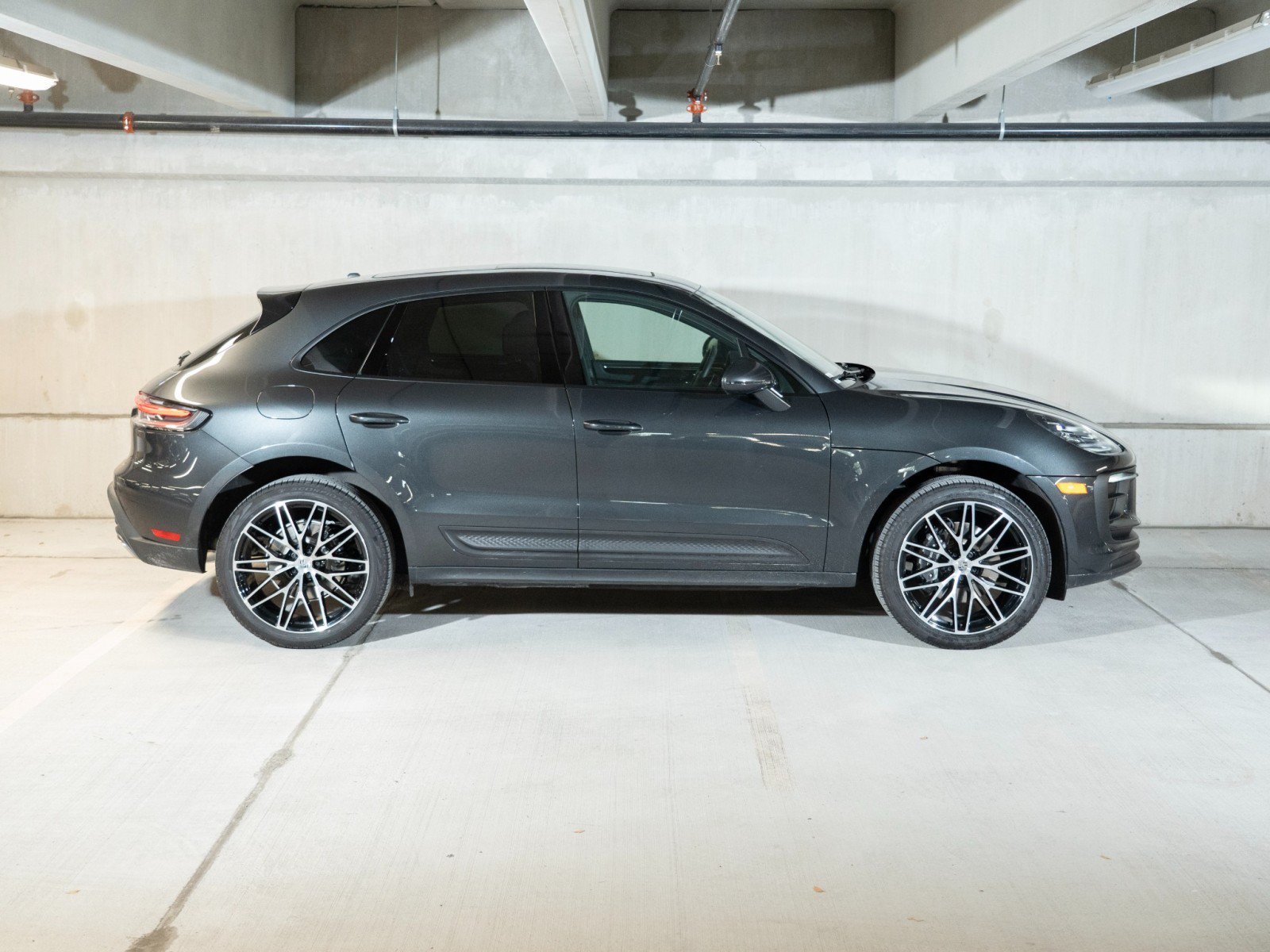 Certified 2026 Porsche Macan AWD/4WD image 8