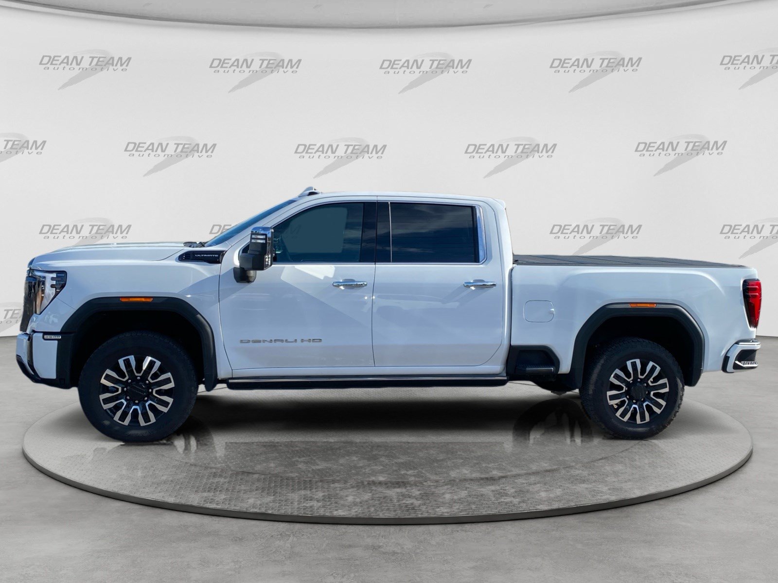 Used 2024 GMC Sierra 2500 Denali Ultimate AWD/4WD image 4