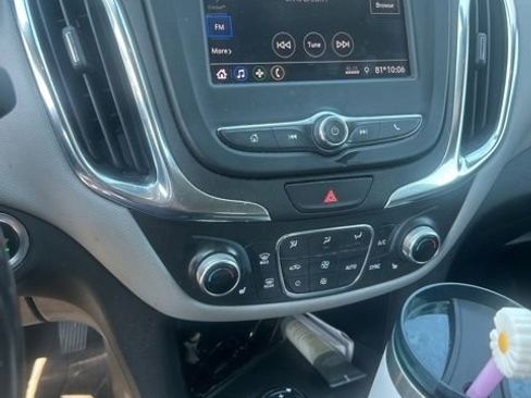 Used 2021 Chevrolet Equinox LT FWD image 4
