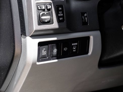 Used 2017 Toyota Sequoia Platinum AWD/4WD image 34