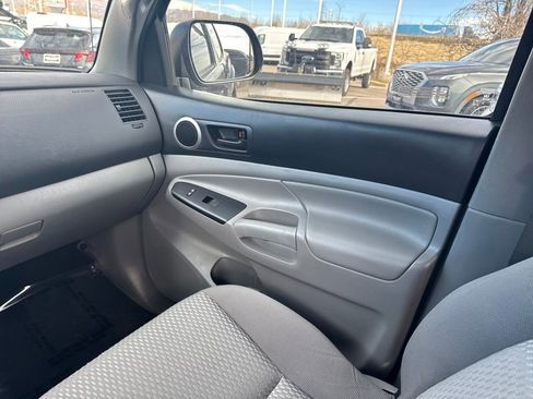 Used 2015 Toyota Tacoma PreRunner w/ SR5 Package image 32