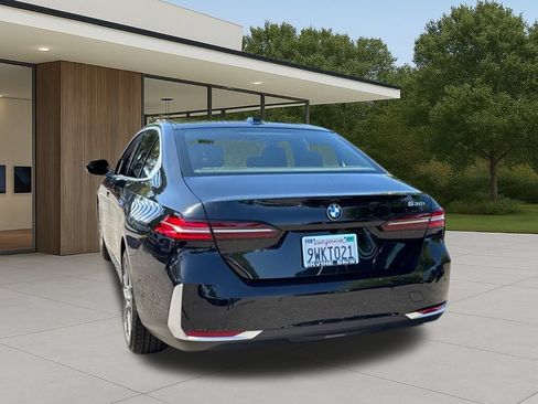 Used 2026 BMW 530i w/ Premium Package RWD image 11