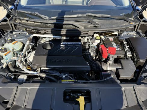 Used 2023 Nissan Rogue SV image 32