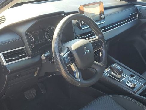 Used 2022 Mitsubishi Outlander ES FWD image 8
