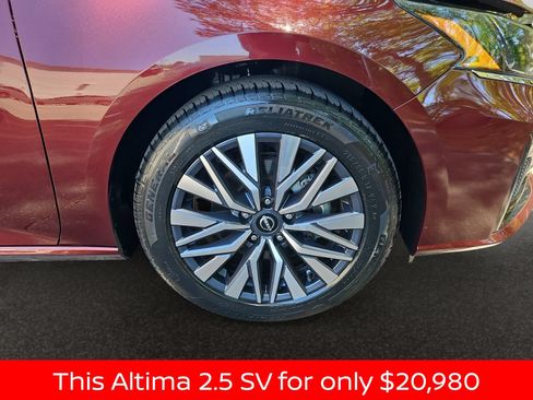 Used 2025 Nissan Altima 2.5 SV FWD image 41