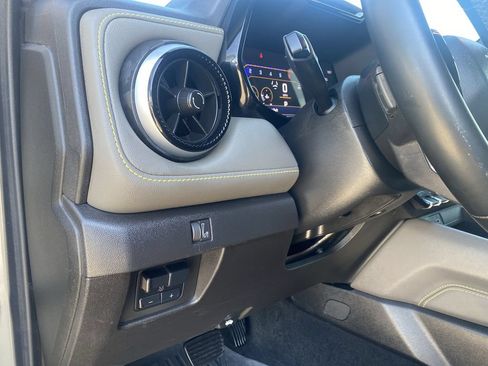 Used 2024 Chevrolet Colorado ZR2 w/ Technology Package AWD/4WD image 18