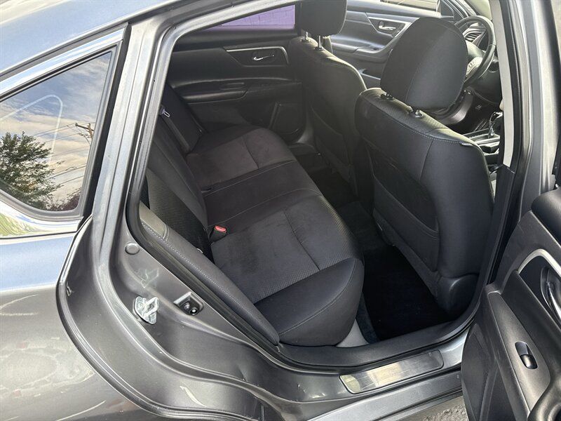 Used 2018 Nissan Altima 2.5 SR FWD image 19