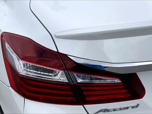 Used 2016 Honda Accord Touring image 29