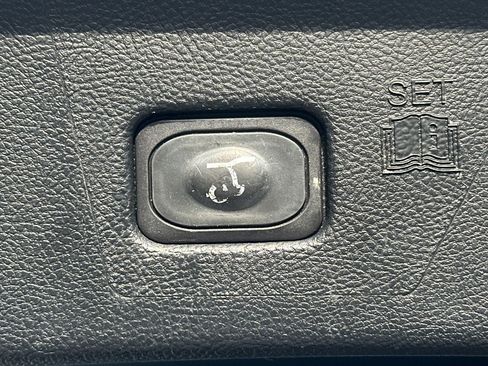 Used 2020 Ford Edge SEL w/ Convenience Package image 19