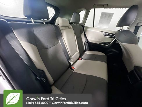 Used 2020 Toyota RAV4 XLE w/ Convenience Package image 16
