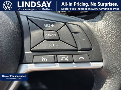 Used 2017 Nissan Rogue SV AWD/4WD image 21