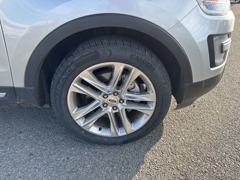 Used 2016 Ford Explorer XLT w/ Equipment Group 202A image 10