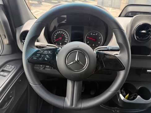 Used 2026 Mercedes-Benz Sprinter 2500 image 17