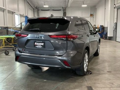 Used 2022 Toyota Highlander Limited AWD/4WD image 12