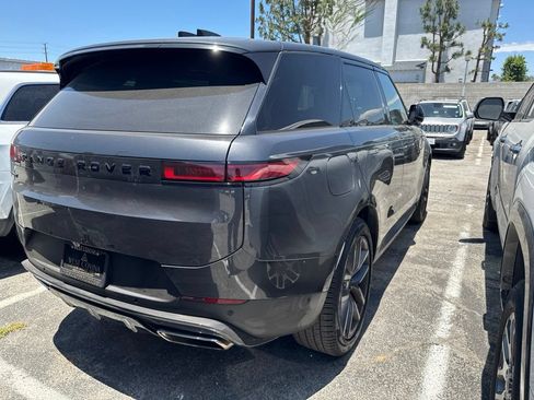 Used 2024 Land Rover Range Rover Sport SE AWD/4WD image 4